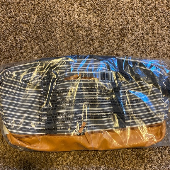 New Weekender Bag - Picture 2 of 2